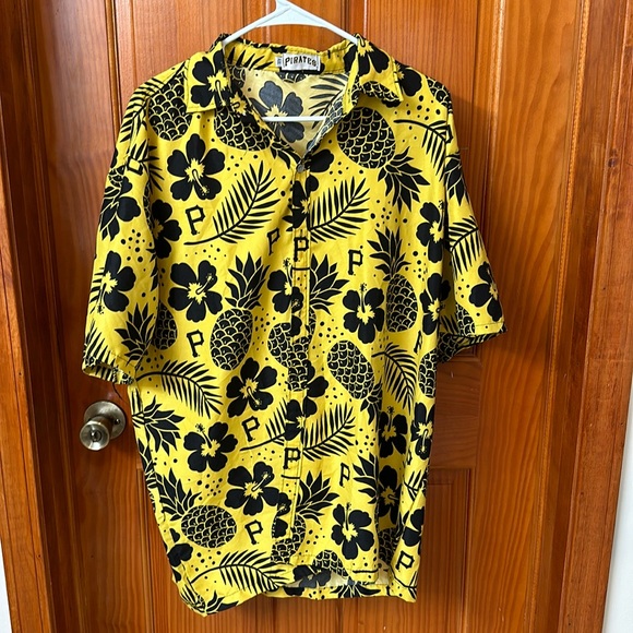 Pittsburgh Pirates Baseball  floral pineapple Hawaiian button up shirt. Men’s XL - Picture 1 of 3